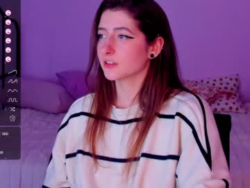 girl
        vvednesday cam image #445800