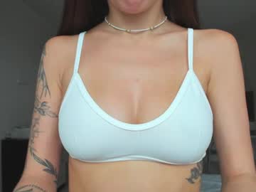 girl
        tootightwithbra cam image #4612575