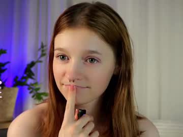girl
        mineliaaa cam image #6803686
