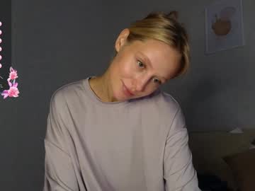 girl
        white_lime cam image #5051883