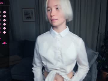 girl
        silvergloss cam image #2567135