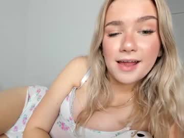 girl
        clairebabyy1 cam image #2591372