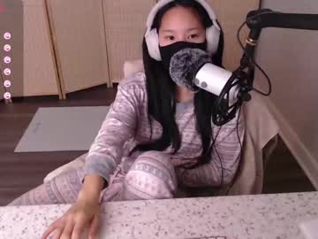 girl
        alice_lee18 cam image #3295162