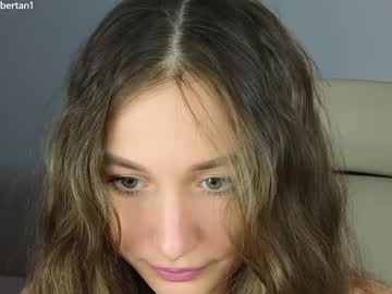 girl
        ambertan1 cam image #6526920