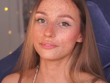 girl
        artease cam image #1970422
