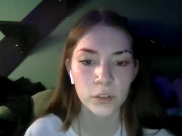 girl
        lilahinlace cam image #4603921