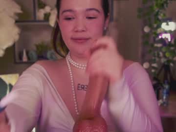girl
        chery_lady22 cam image #6349937