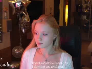 girl
        bestblondiiecb cam image #1175291