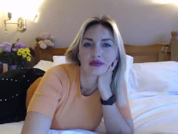 girl
        mallinia cam image #2739662