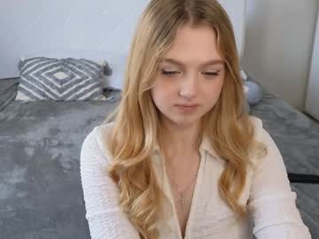 girl
        small_blondee cam image #5969952