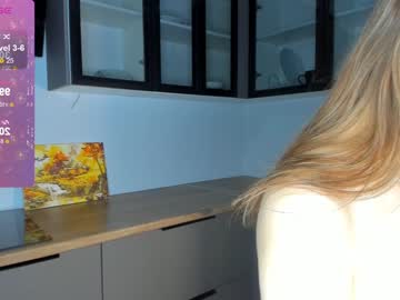 girl
        sloanesharp cam image #4211159