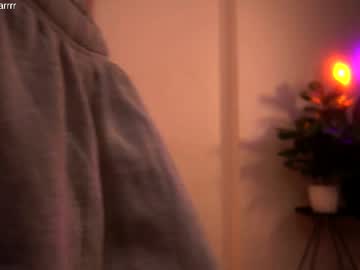 girl
        shiningstarrr cam image #6693337