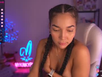 girl
        mykinkybunny cam image #536671