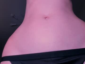 girl
        lauratanguy cam image #5262420