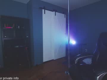 girl
        aynmarie cam image #2447556