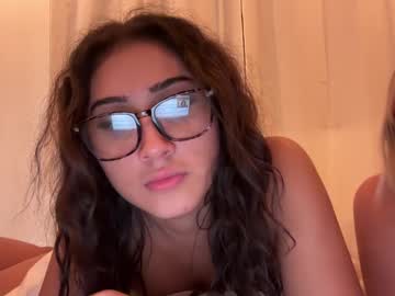 girl
        lillywest cam image #4984498