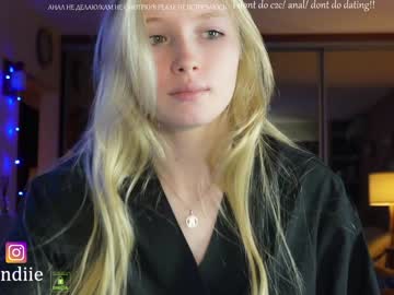 girl
        bestblondiiecb cam image #1470545