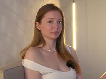 girl
        mona_elisa cam image #6948185