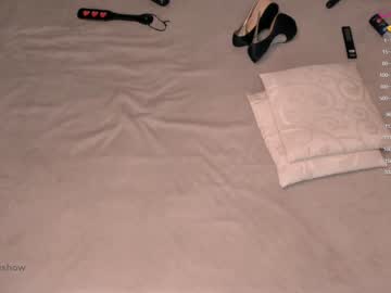 girl
        theanytimeshow cam image #1858294