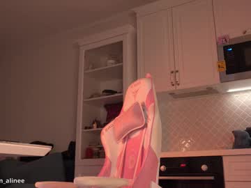 girl
        golden_alinee cam image #6635147