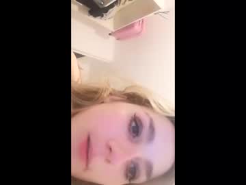 girl
        lavingne cam image #687480