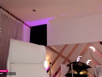 girl
        missitaliaa cam image #4050114