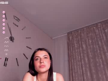 girl
        one_carolina cam image #1699863