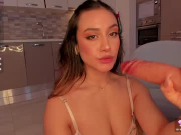 girl
        itsbellax cam image #5935654