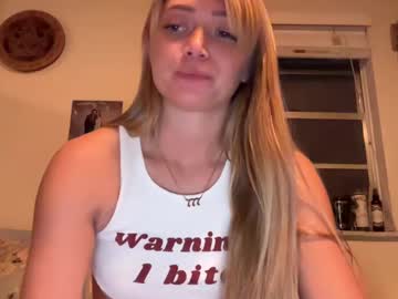 girl
        clairethompsonn cam image #5796109