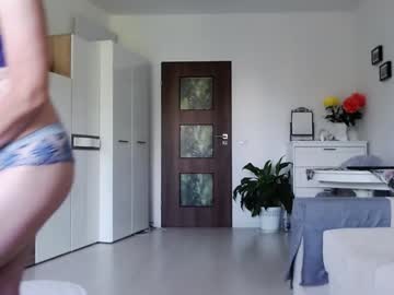 girl
        jasmin18v cam image #4280723