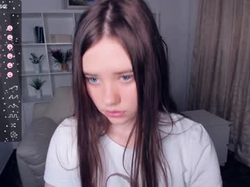 girl
        kristi_zenn cam image #3165784