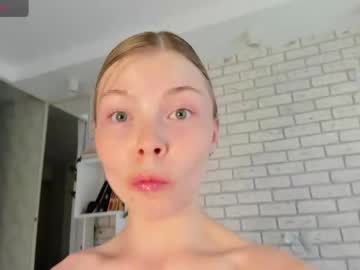 girl
        deva_alice cam image #4303319