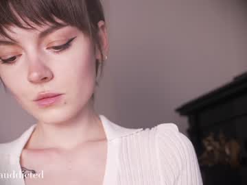 girl
        auddicted cam image #2010358