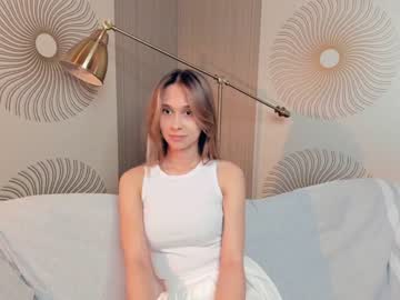 girl
        nectar_peach cam image #4016424