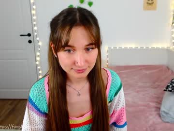 girl
        ambertan1 cam image #1132293