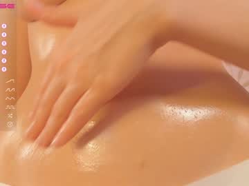 girl
        aimeerogers cam image #1634714