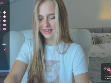 girl
        ella_twinkle cam image #2209179