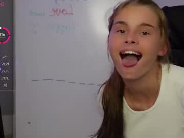 girl
        abby_laker cam image #4673740