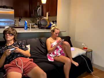 couple
        prettybabypetite cam image #2110363