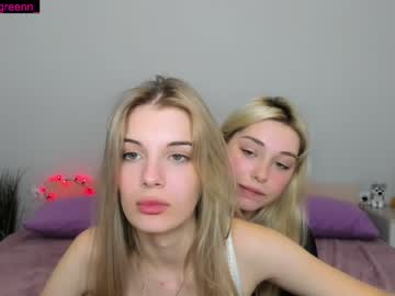 couple Nude Cam Girls Playing Games with chloejjoness