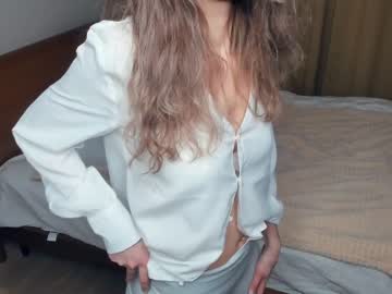girl
        lorahartill cam image #3443076