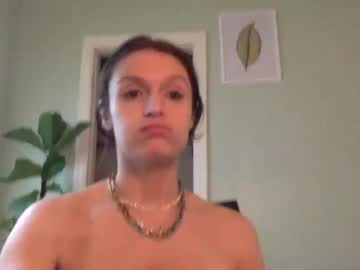 girl
        lusciouslucia222 cam image #4299282