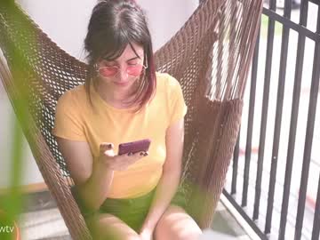 girl
        lizmreow cam image #6548715