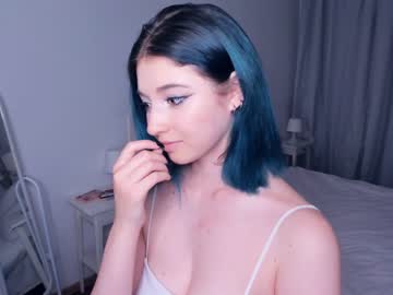 girl
        your_desssert cam image #2458945