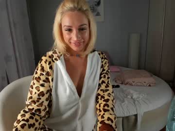 girl
        _mito_69 cam image #2620999