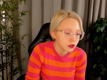 girl
        dorishane cam image #3212323