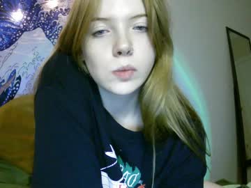 girl
        lillygoodgirl cam image #1873689