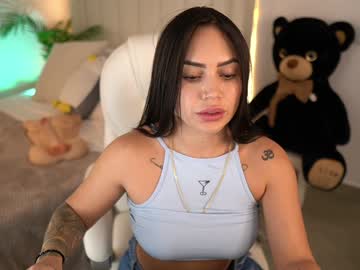 girl
        ashlyeroberts01 cam image #5562998