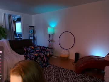 girl
        skyewatson cam image #5952033