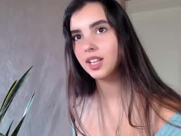girl
        nika_la cam image #107717
